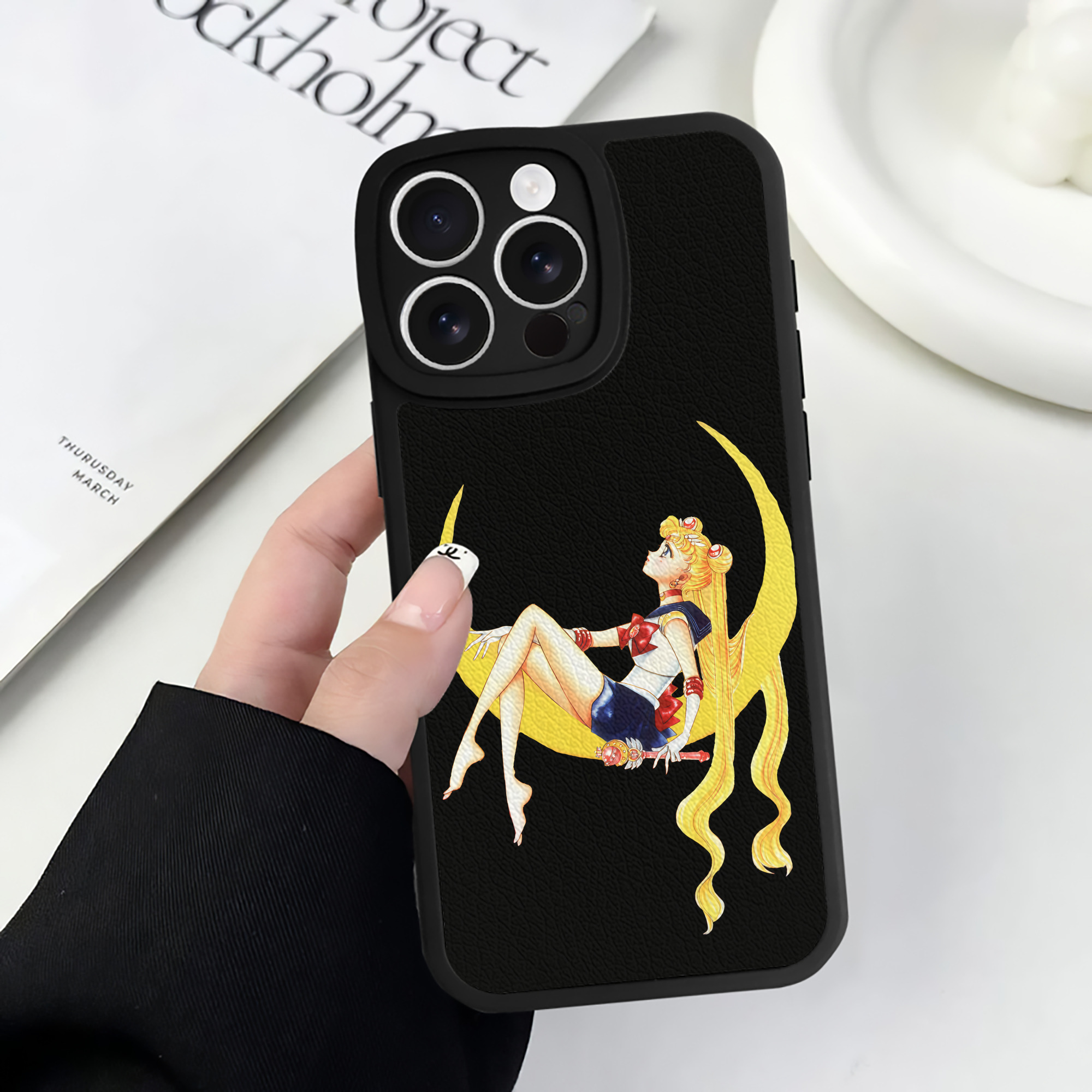 （画像用） 美少女戦士セーラームーン 月野 うさぎ つきの うさぎ Sailor Moon Tsukino Usagi 【iPhone 16シリーズ対応】シリコンスマホケース（レザー調） 材質：シリコン